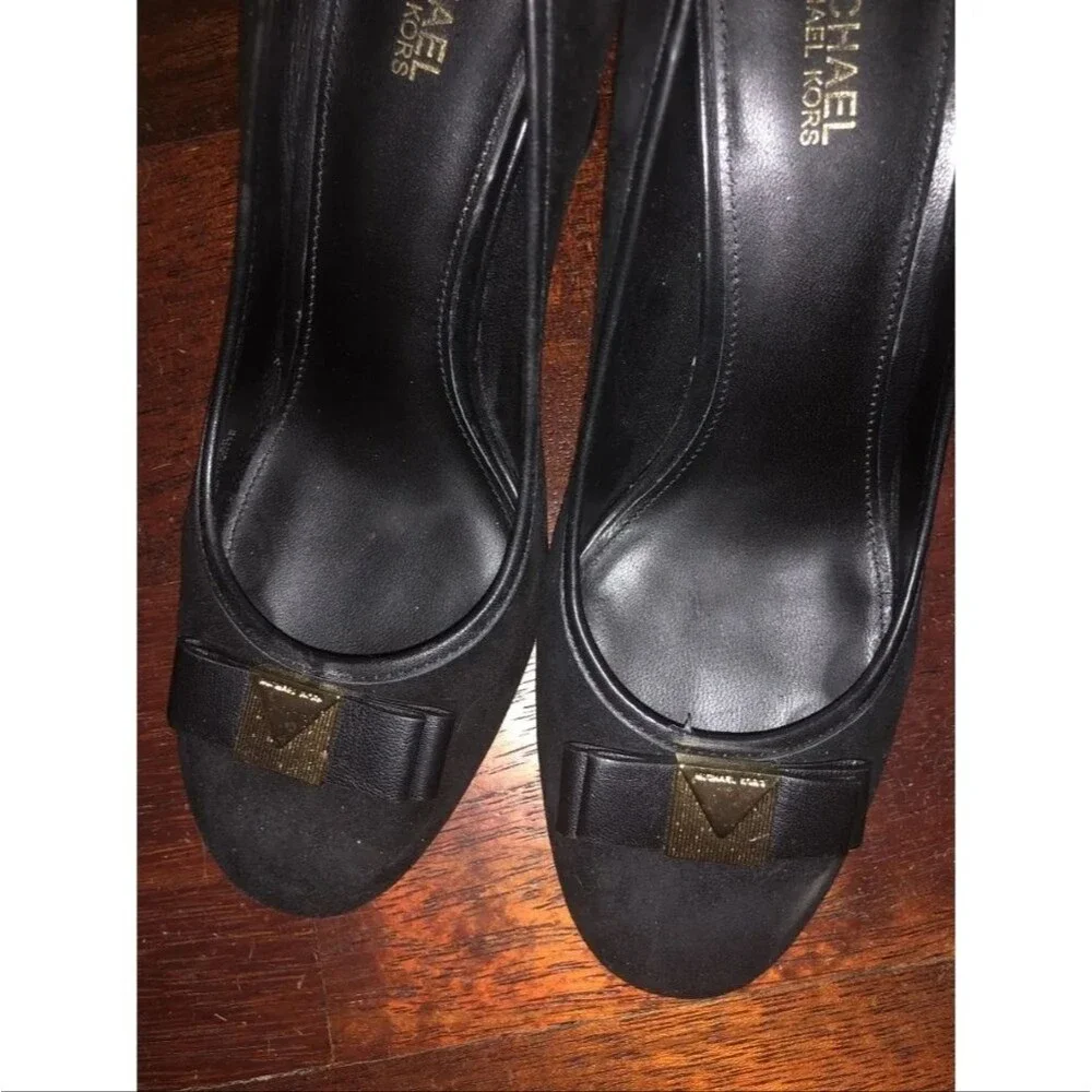 Michael Kors MK Caroline Ribbon Bow Black Heels Pump Gold Detail 10